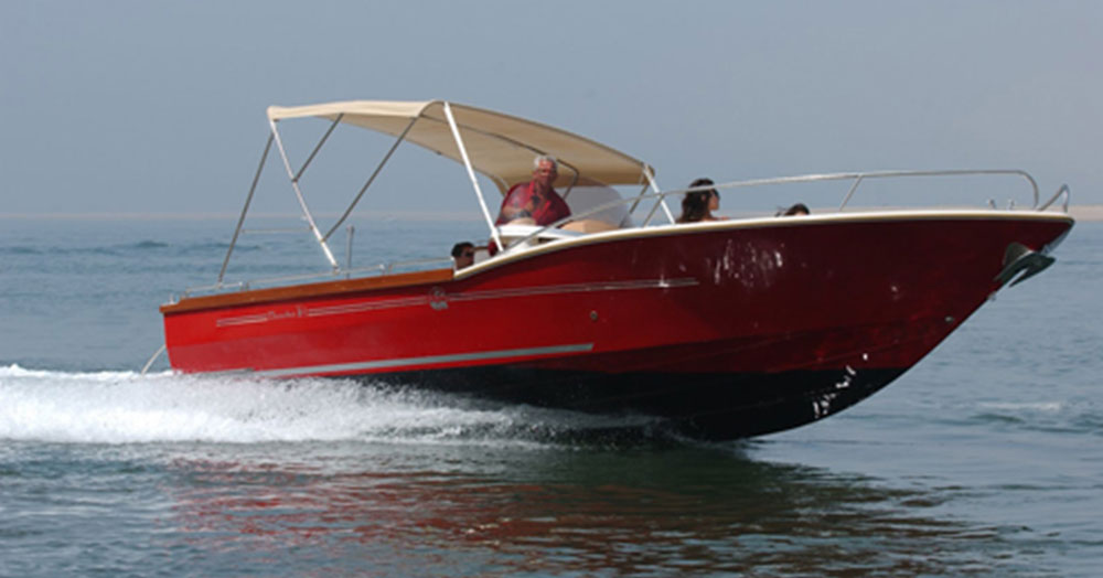 beacher nautique bateau v8 open 2