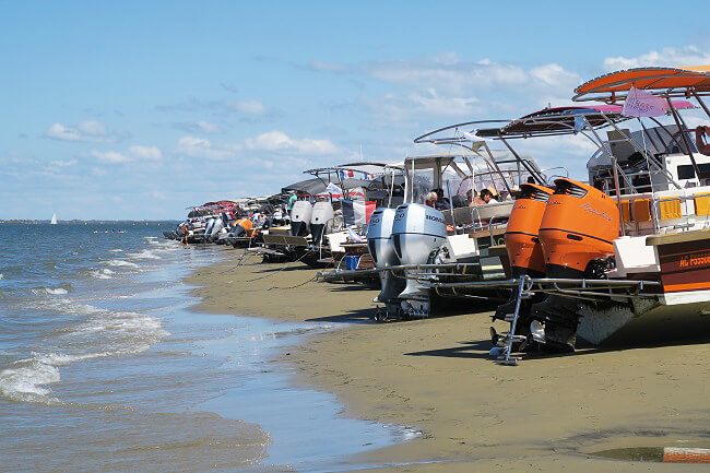 bateau à moteur